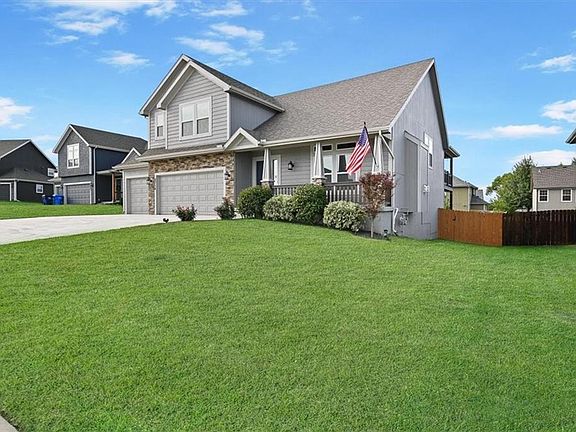 3rd image of 2714 E Locust Ct