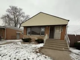 14535 S Hoxie Ave photo 1