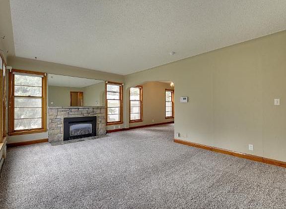 4th image of 841 Cope Ave W