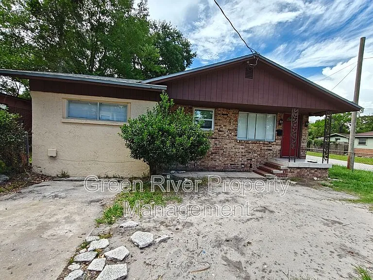 2138 W 17th St — Photo 3