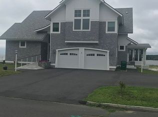 17 Division St, Waterford, CT 06385
