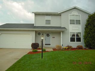 1376 Golf View Dr, Nappanee, IN 46550