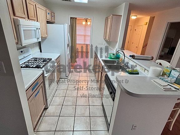 3rd image of 644 N Fairfield Dr