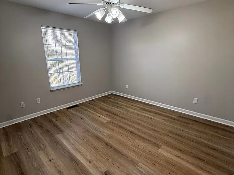 1043 Hogan Rd — Photo 10