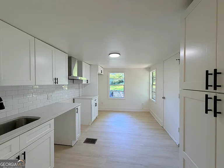 556 Church St NW — Photo 6