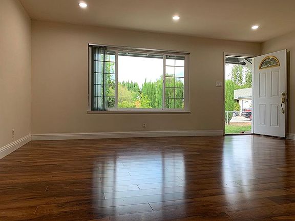 5th image of 1802 Duvall Dr