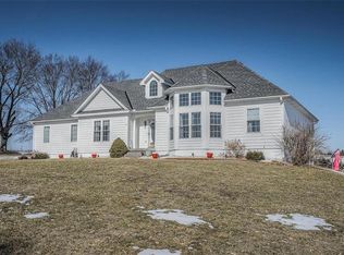 906 NE 188th St, Smithville, MO 64089