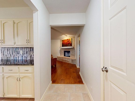 3rd image of 112 Tomahawk Cir