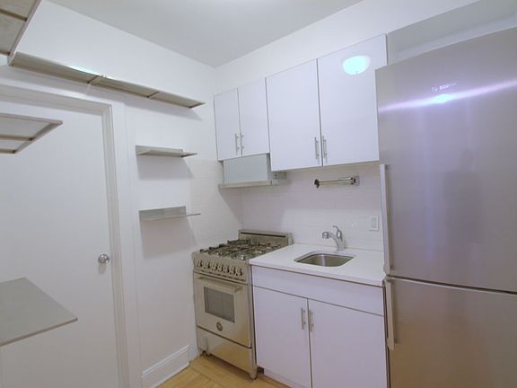 4th image of 40 E 68th St #3A