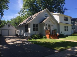 909 2nd Ave S, Clear Lake, IA 50428