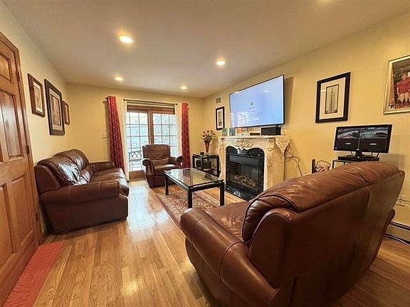 4th image of 85 Chestnut Ave Floor 1