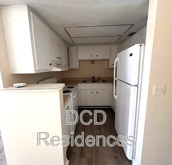 2101 W Bay Dr — Photo 3