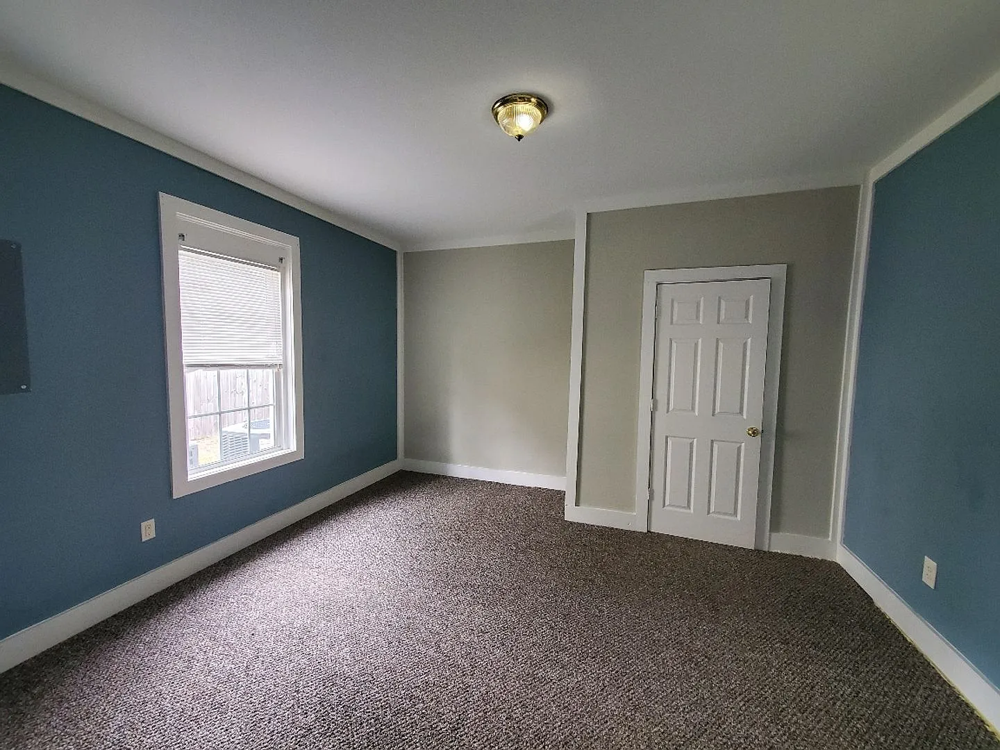 Spacious Downstairs Apartment — Photo 3