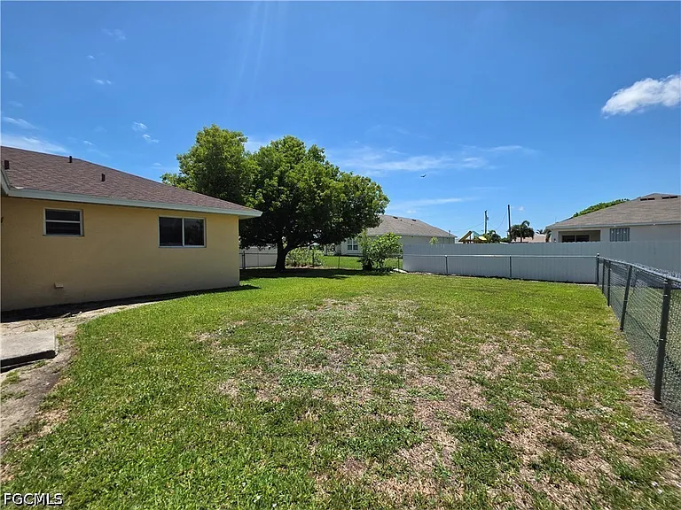 4614 SW 9th Pl — Photo 31