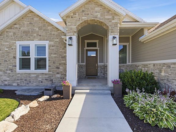 2nd image of 21 Pier Pl