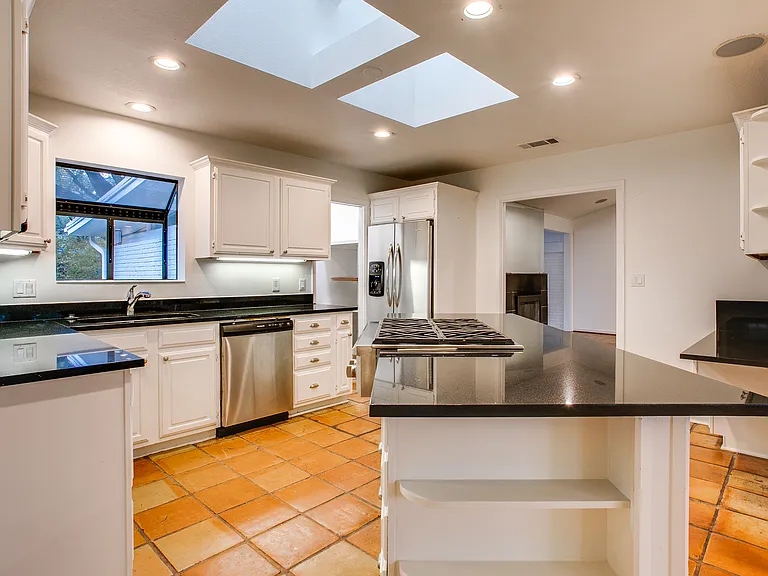 5815 Walnut Hill Ln — Photo 27