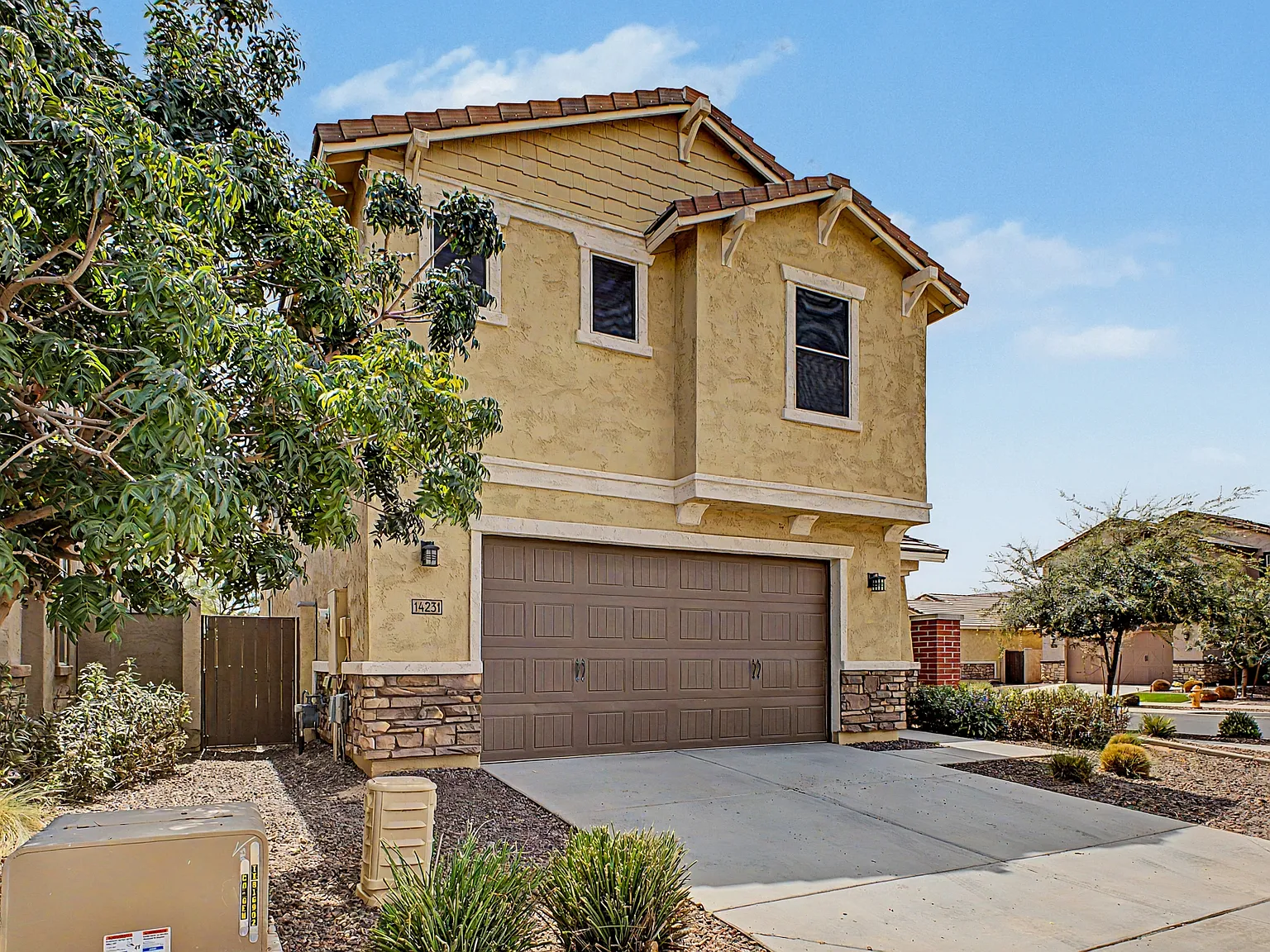 4 bed, 2337 sqft, $2,300 — Photo 2