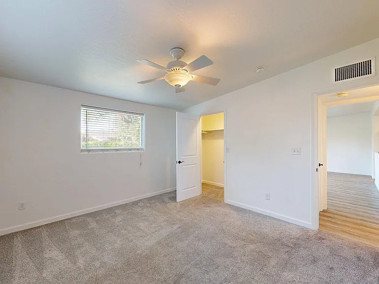 4537 E Devonshire Ave — Photo 18