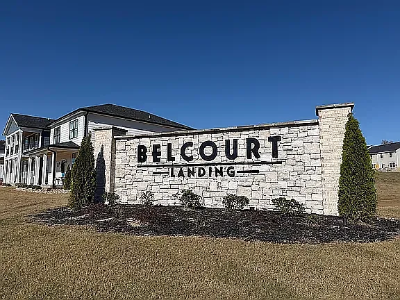 4043 Belcourt Dr NE — Photo 2