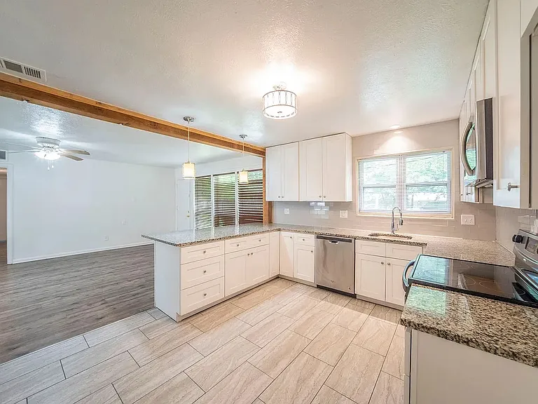 5520 Trail Lake Dr — Photo 2