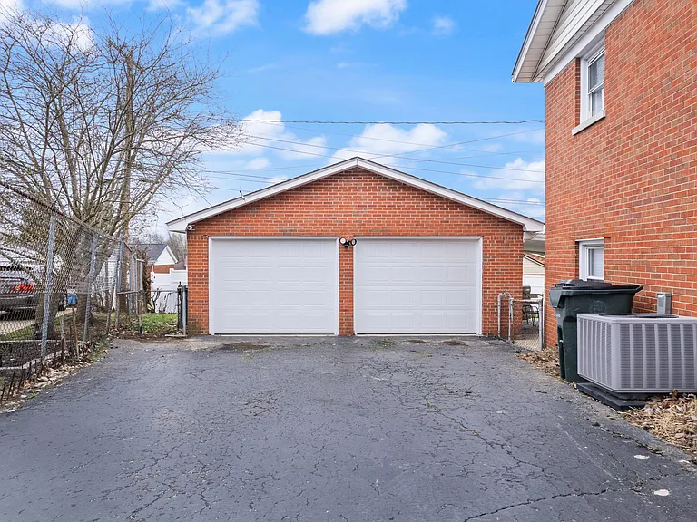 1706 Cameron Ct — Photo 42