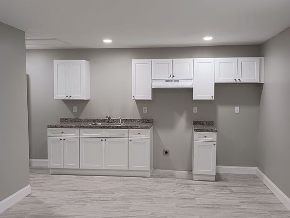 2nd image of 4209 Maine St #0