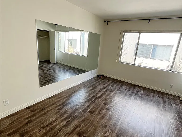837 S Windsor Blvd #7 — Photo 16