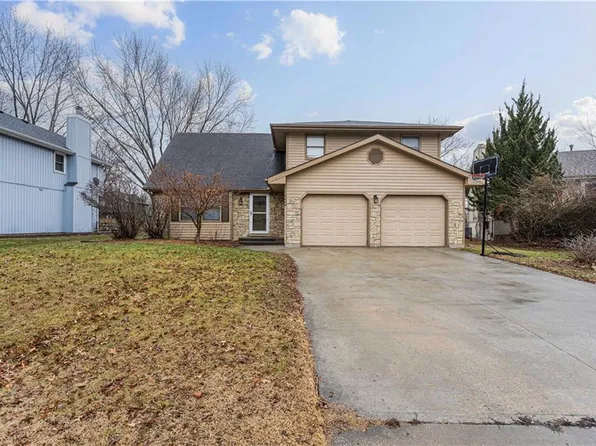 6824 Willis Dr, Pleasant Valley, MO 64068