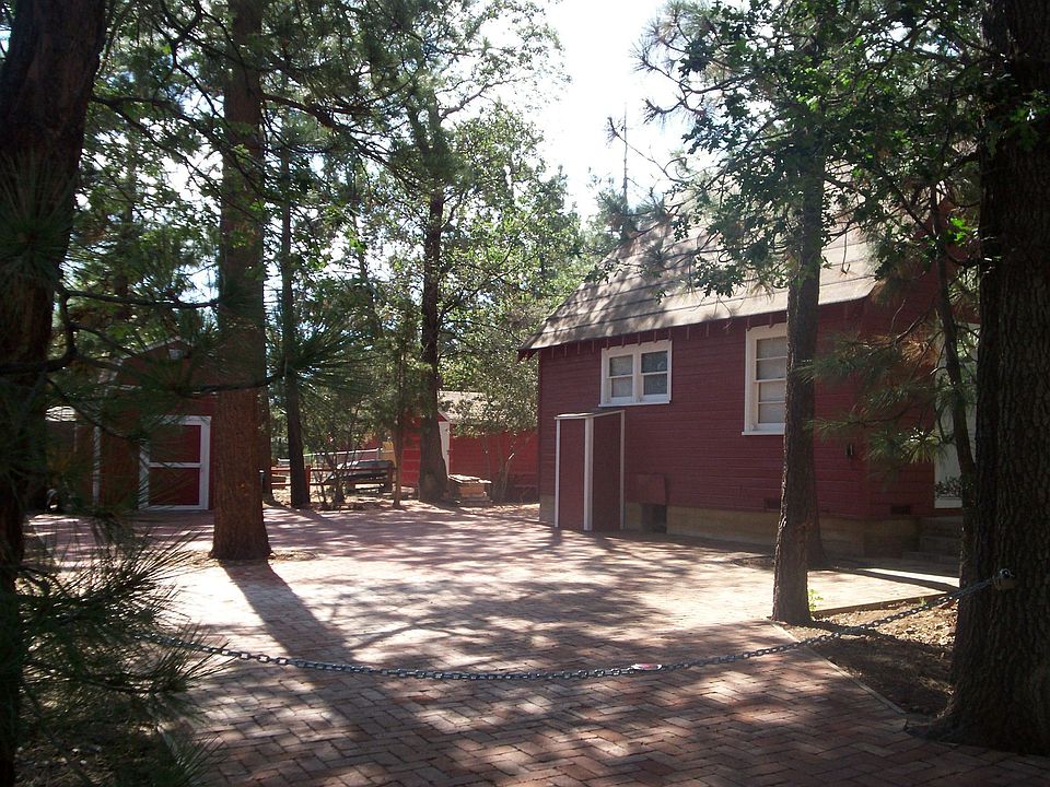 477 san Bernadino driveway view