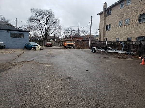 2nd image of 2444 River Rd