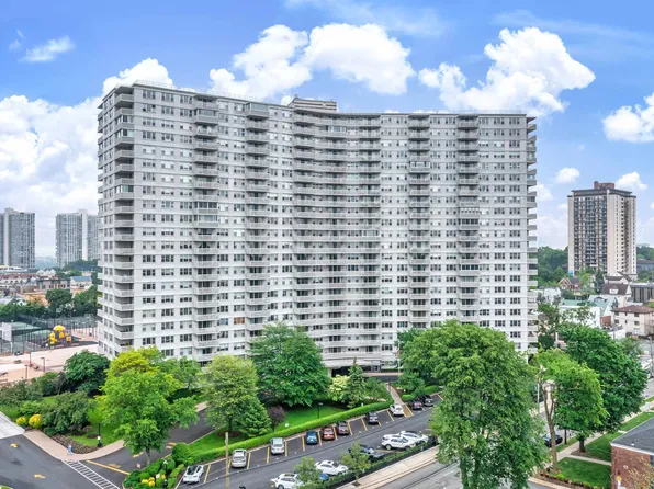 2000 Linwood Ave APT 2U, Fort Lee, NJ 07024