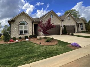 1022 Beechcraft Dr, Mebane, NC 27302