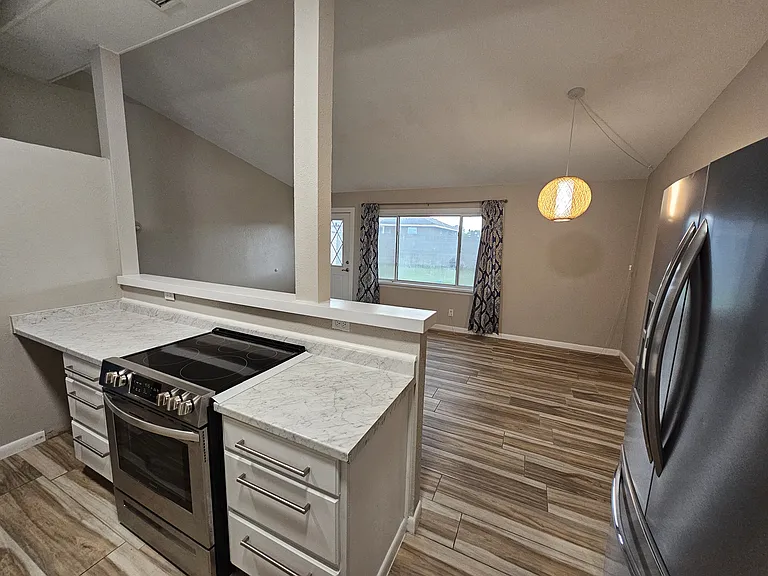 1010 S Plains Park Dr — Photo 4
