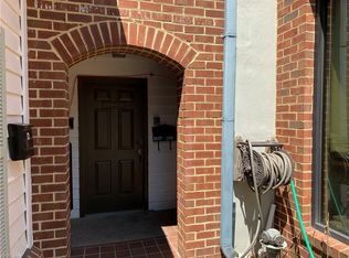 48 W Queens Way, Hampton, VA 23669
