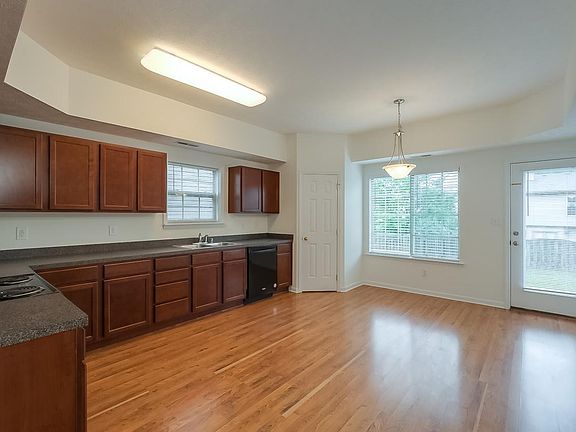 2nd image of 1140 Deer Haven Ln