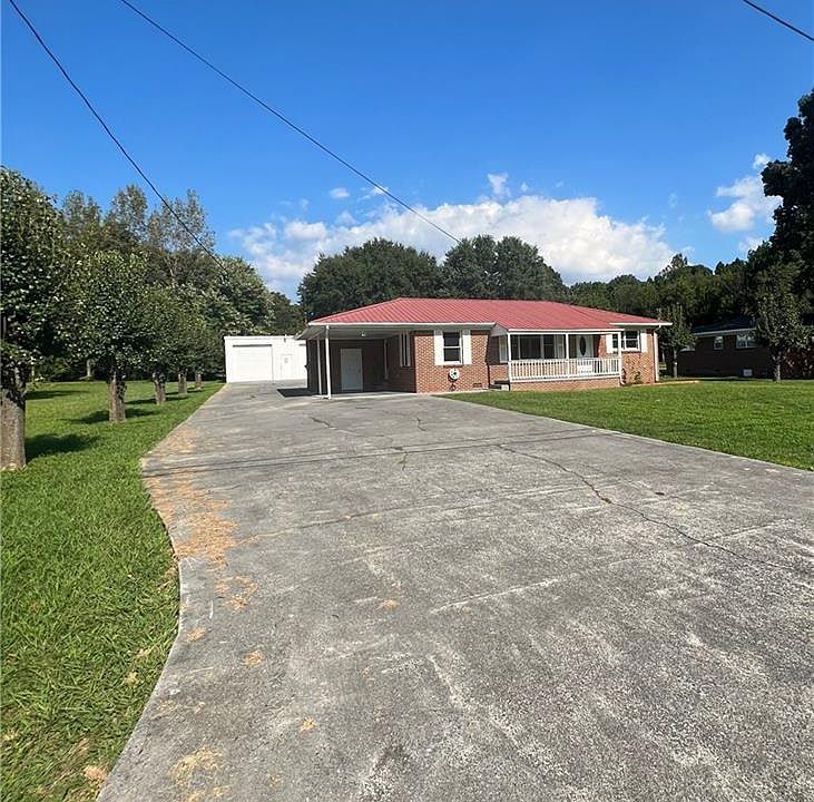 1st image of 402 Linda Ln