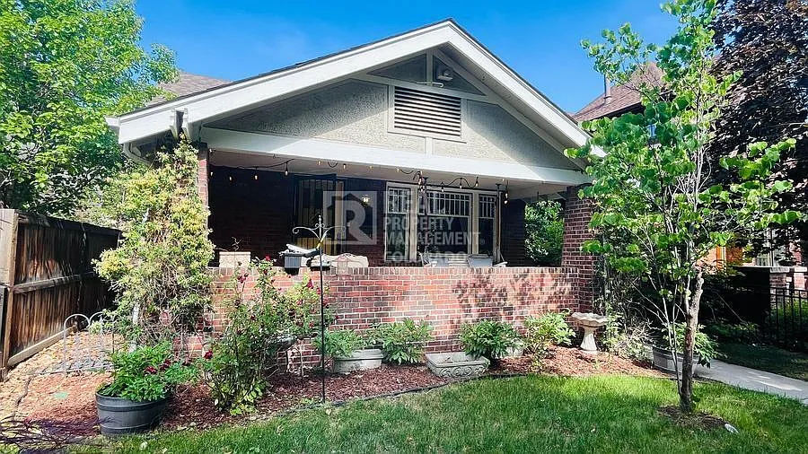 Classic 3 bedrooms bungalow for rent in Wash Park — Photo 1