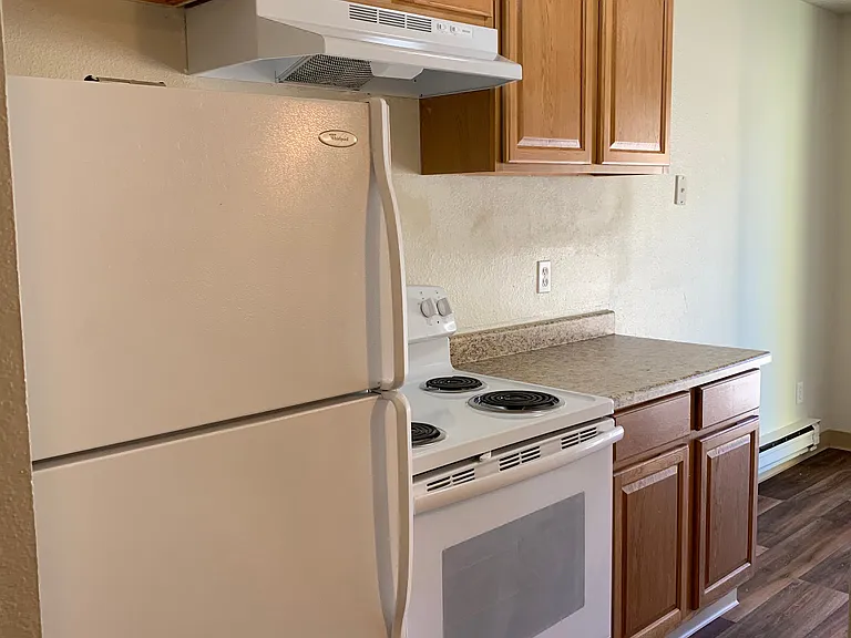 Laurel Court Apartments — Photo 11