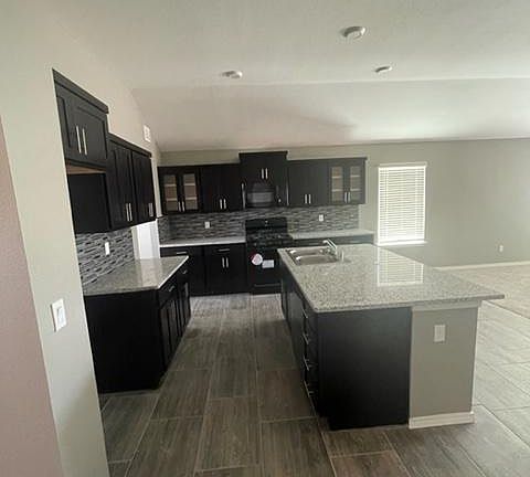 4th image of 825 Plains Blackfoot Dr