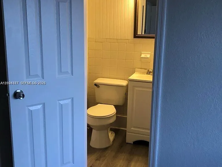 588 Holly Dr #B — Photo 3