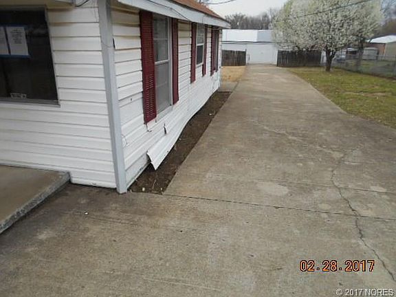 2nd image of 703 NE 11th St