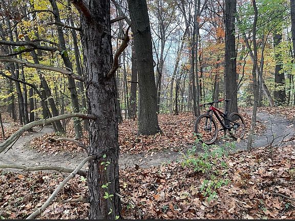 "The Underground" purpose-build single track is only 1.6 miles from the house. Great for mountain biking, hiking, running & fat biking in the snow.