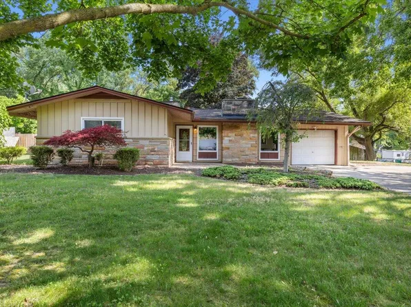 210 Beaver St, Brighton, MI 48116