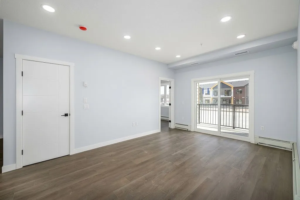 348 Greystone Blvd — Photo 2