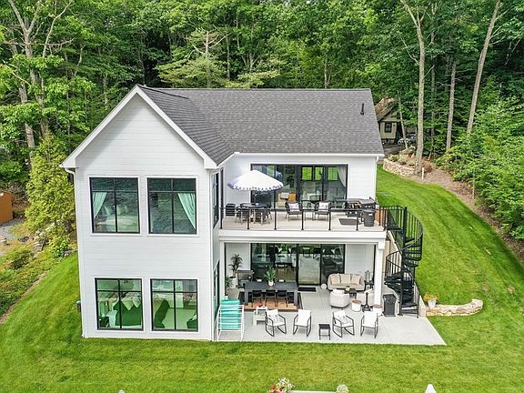 3rd image of 226 Lakeview Dr