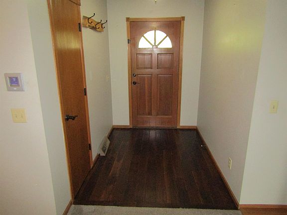 3rd image of 4464 N Sandy Ave