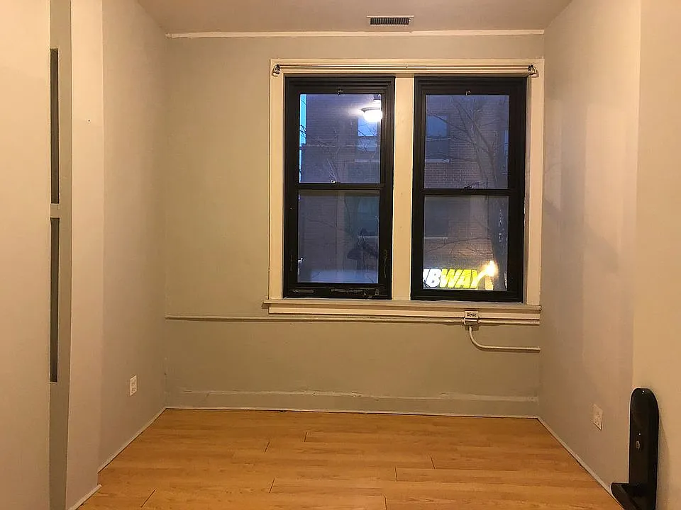 Studio, 300 sqft, $900 — Photo 2