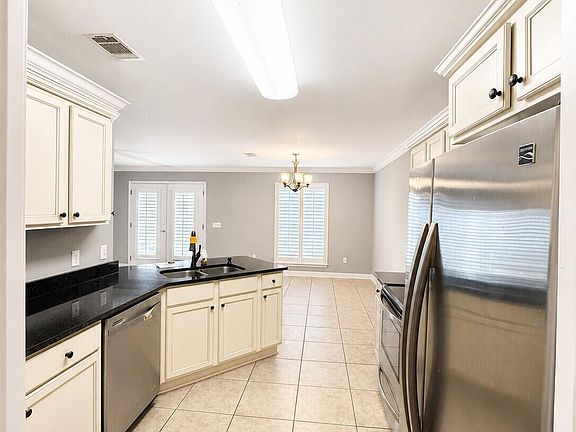 4th image of 2907 Five Oaks Ln