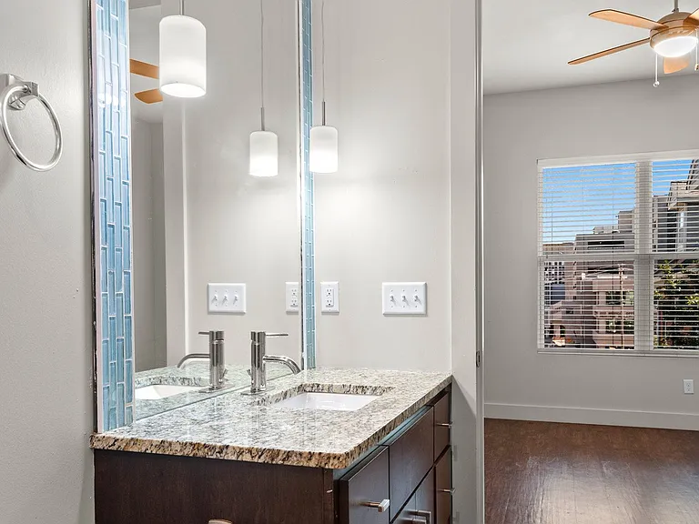 State Street Flats Apartments Bathroom