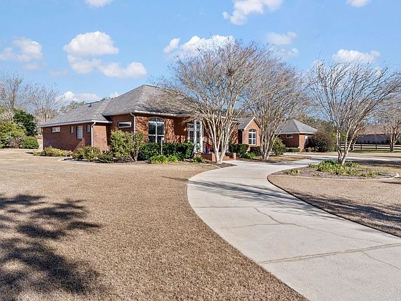 3rd image of 2500 Lakefair Dr